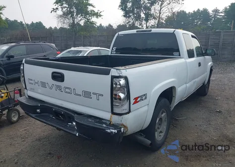 2005 Chevrolet Silverado K1500 из США, поврежденный, VIN 2GCEK19B351261239